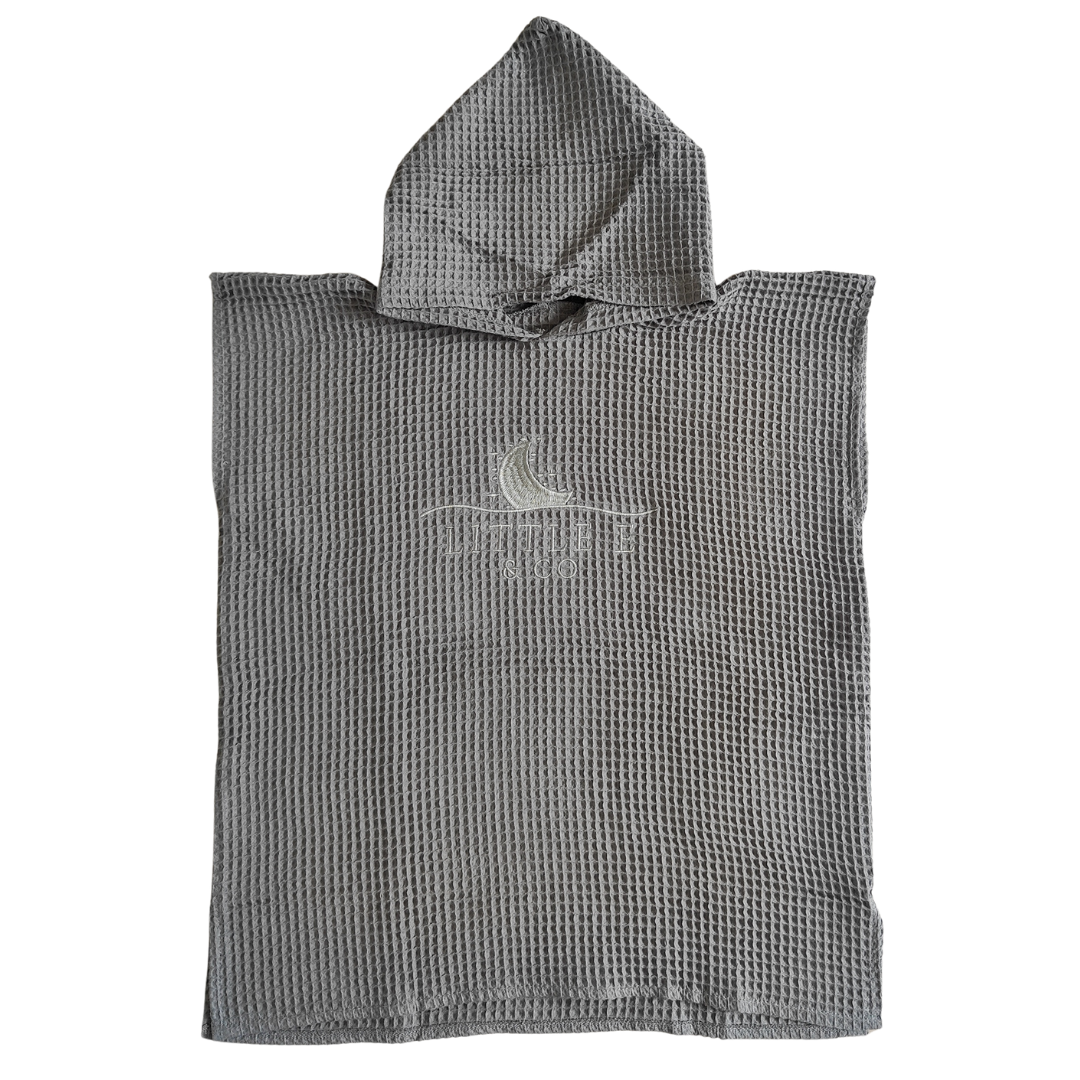 LITTLE E & CO - 100% Waffle Cotton Hooded Poncho Towel with embodied logo in a grey colour