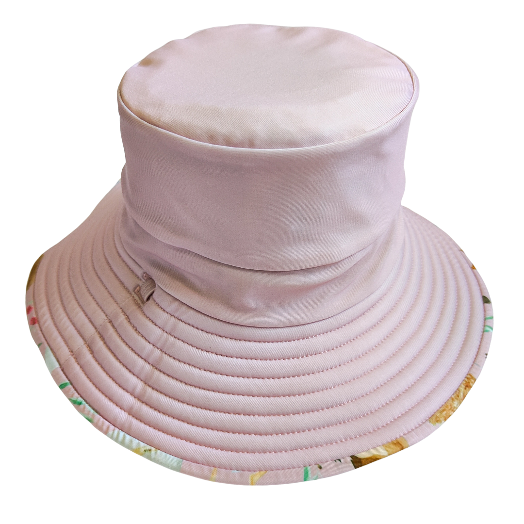 LITTLE E & CO – kids swim hat, a pale pink with a colourful Australian animals print featuring koalas, kangaroos, platypus, kookaburras and echidnas. Made with UPF 50+ sun protection fabric. The swim hat features adjustable toggles.