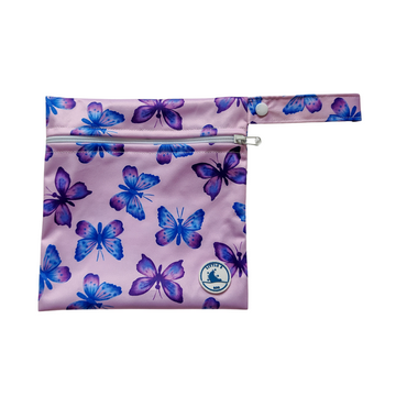 LITTLE E & CO – Mini wet bag, a pastel purple with a colourful pink, blue and purple butterflies. The wet bag is made from waterproof PUL and has a strap.